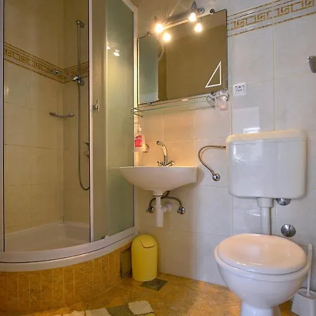 Dinka Milicic * חוואר