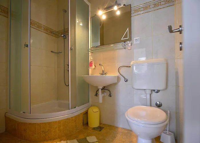 Dinka Milicic * フヴァル