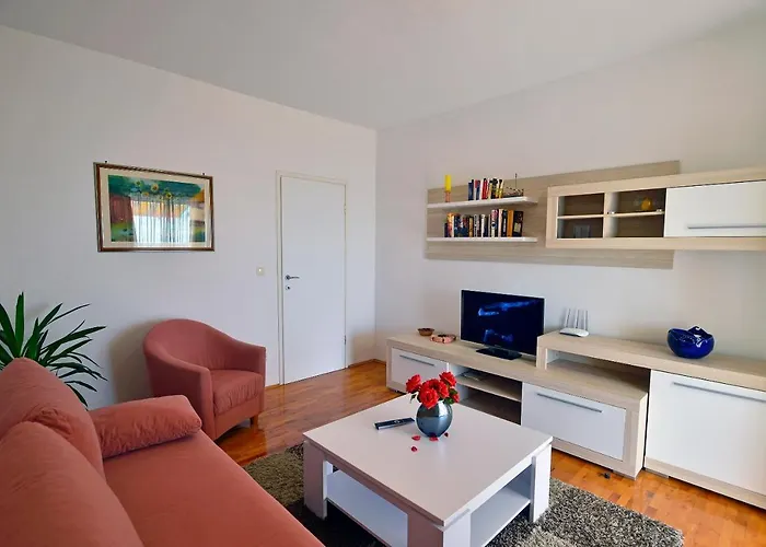 Dinka Milicic * フヴァル